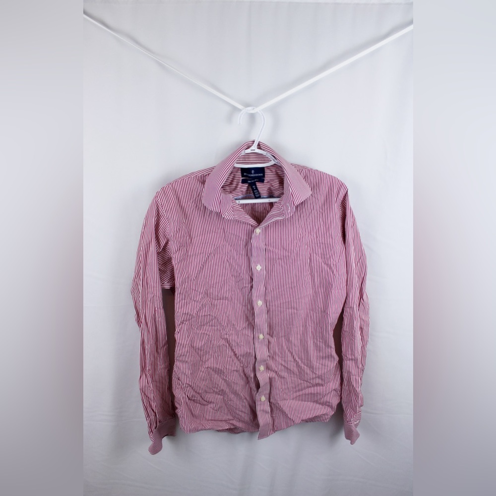 Men’s buttoned down slim fit dress shirt.